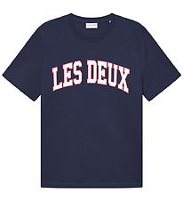 Les Deux T-shirt - Aidan - Dark Navy Blue w. Logo Les Deux T-shirt - Aidan - Dark Navy Blue w. Logo