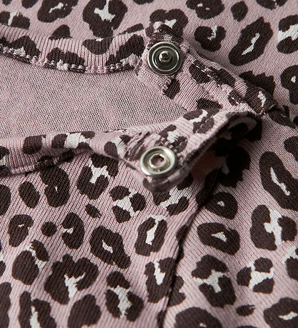 Body m/l Name It - NbfLeoana - Bruni Lilac av. Imprimé léopard Body m/l Name It - NbfLeoana - Bruni Lilac av. Imprimé léopard