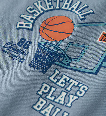 T-Shirt Name It - NmmKeith - Dusty Blue av. Imprimé T-Shirt Name It - NmmKeith - Dusty Blue av. Imprimé