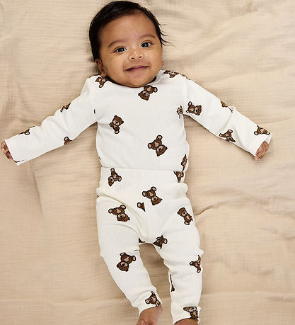 The New Siblings Bodysuit l/s - Rib - TnsbPaulo - Cloud Dancer w The New Siblings Bodysuit l/s - Rib - TnsbPaulo - Cloud Dancer w