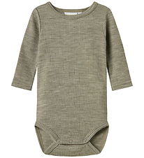 Name It Bodysuit l/s - Wool - Rib - Noos - NbnWax - Dried Sage Name It Bodysuit l/s - Wool - Rib - Noos - NbnWax - Dried Sage