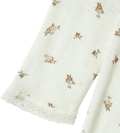 Name It Nightsuit - Wool - NmfWang - Snow White/Small flowers Name It Nightsuit - Wool - NmfWang - Snow White/Small flowers