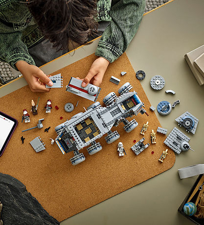 LEGO® Star Wars - Lýðveldisrisinn 75413 - 813 Partar