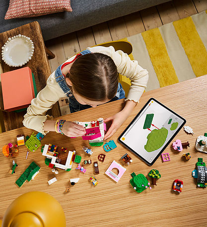 LEGO® Animal Crossing - Creative Houses 77057 - 814 Parts