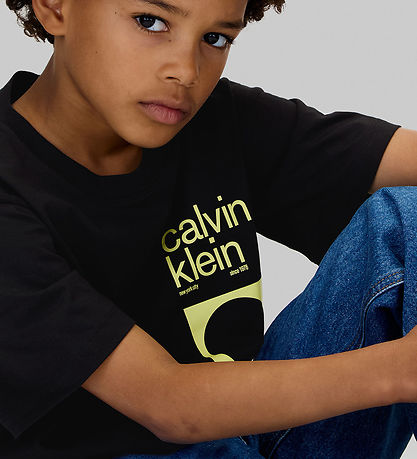 Calvin Klein Stuttermabolur - City Atriði - CK Black