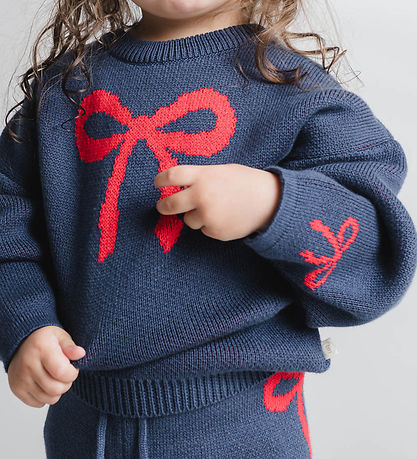 That's Mine Blouse - Knitted - Nasha - Key Blue/Red Bow That's Mine Blouse - Knitted - Nasha - Key Blue/Red Bow