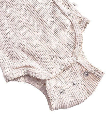 That's Mine Wikkelromper l/s - Rib - Zijde - Perfect Pale That's Mine Wikkelromper l/s - Rib - Zijde - Perfect Pale