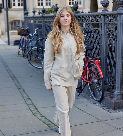 Grunt Shirt - Agnete - Light Sand Grunt Shirt - Agnete - Light Sand