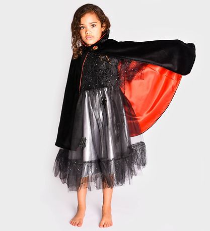 Den Goda Fen Costume - Vampire Cloak - Black/Red Den Goda Fen Costume - Vampire Cloak - Black/Red