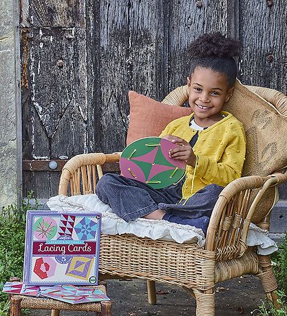 Eeboo Leerspellen - Leer naaien-Kaart - Kleuren en patronen Eeboo Leerspellen - Leer naaien-Kaart - Kleuren en patronen