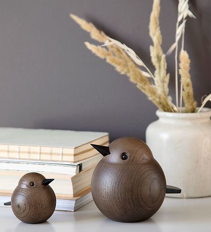 Figurine en bois Novoform - Bébé Sparrow - Teinté Smoka Oak Figurine en bois Novoform - Bébé Sparrow - Teinté Smoka Oak