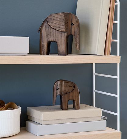 Novoform tréfígúra - Barn Elephant - Reyklituð