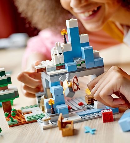 LEGO® Minecraft - The Frozen Peaks 21243 - 304 Parts LEGO® Minecraft - The Frozen Peaks 21243 - 304 Parts