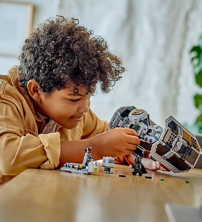 LEGO® Star Wars - TIE Bomber 75347 - 625 Parts LEGO® Star Wars - TIE Bomber 75347 - 625 Parts