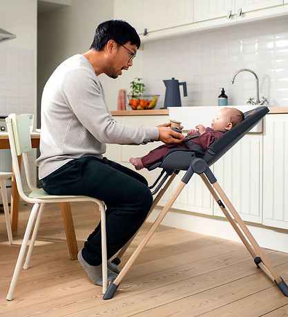 Maxi-Cosi Kinderstoel - Ava - 63,5x85x104,5 cm - Beyond Grey Maxi-Cosi Kinderstoel - Ava - 63,5x85x104,5 cm - Beyond Grey