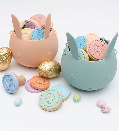 We Might Be Tiny Bucket - Bunny Basketball - Pink