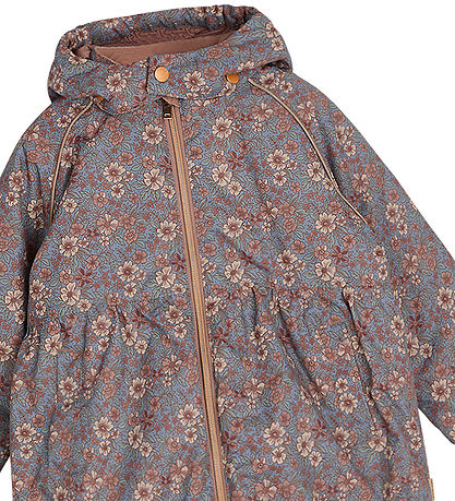 Hust and Claire Winter Coat - Ovinni - Atmosphere