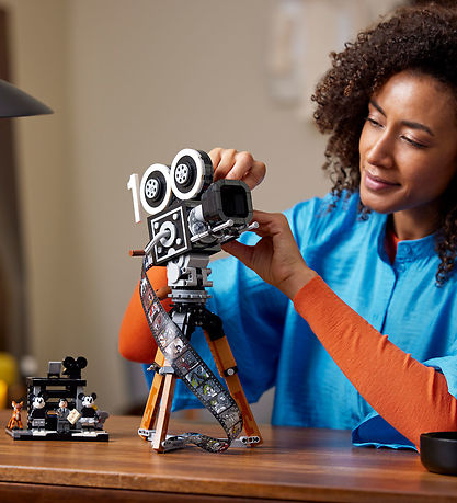 LEGO® Disney - Walt Disney Tribute Camera 43230 - 810 Parts LEGO® Disney - Walt Disney Tribute Camera 43230 - 810 Parts