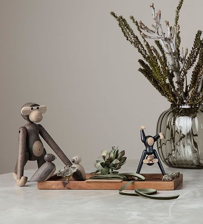 Kay Bojesen Träfigur - Apa 20 cm - Liten - Eg/Rökt Ek Kay Bojesen Träfigur - Apa 20 cm - Liten - Eg/Rökt Ek