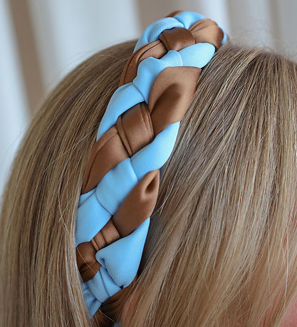 By Stær Hiuspanta - Estrid - Sininen/Ruskea By Stær Hiuspanta - Estrid - Sininen/Ruskea