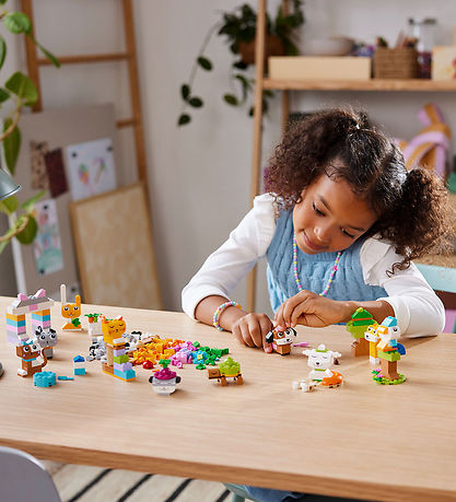 LEGO® Classic+ - Creative Pets 11034 - 450 Parts