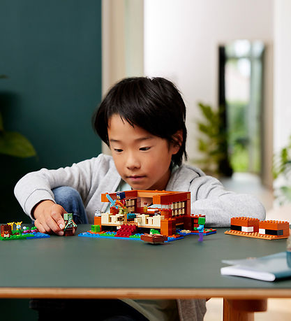 LEGO® Minecraft - The Frog House 21256 - 400 Parts LEGO® Minecraft - The Frog House 21256 - 400 Parts
