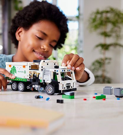 LEGO® Technic - Mack LR Electric Garbage Truck 42167 - 503 Parts