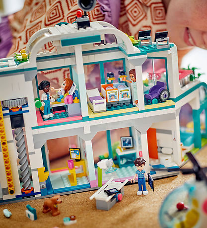 LEGO® Friends - Heartlake City Hospital 42621 - 1045 Parts