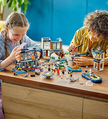 LEGO® City - Police Prison Island 60419 - 980 Parts LEGO® City - Police Prison Island 60419 - 980 Parts