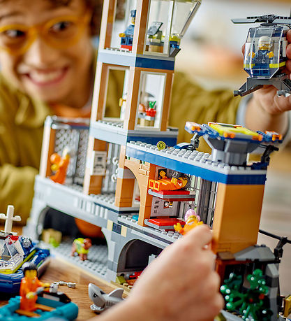 LEGO® City - Police Prison Island 60419 - 980 Parts LEGO® City - Police Prison Island 60419 - 980 Parts