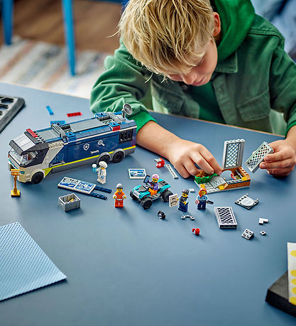 LEGO® City - Polizeitruck mit Labor 60418 - 674 D LEGO® City - Polizeitruck mit Labor 60418 - 674 D