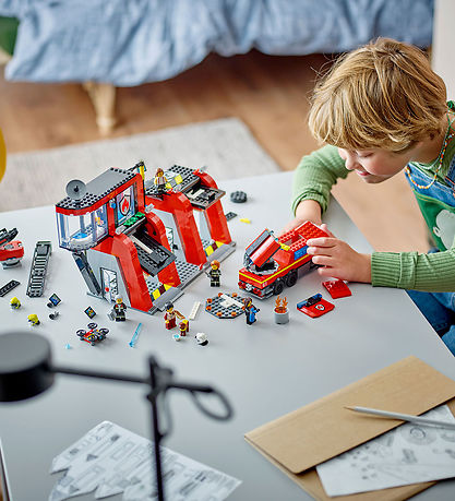 LEGO® City - Paloasema ja paloauto 60414 - 843 Osaa