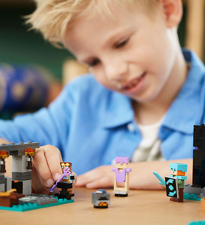 LEGO® Minecraft - The Armory21252 - 203 Partar LEGO® Minecraft - The Armory21252 - 203 Partar