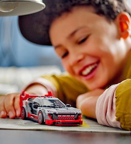 LEGO® Speed Champion - Audi S1 e-tron quattro ?kilpa-auto 76921  LEGO® Speed Champion - Audi S1 e-tron quattro ?kilpa-auto 76921