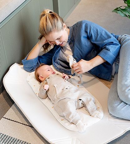 Voksi Baby lift - Carry Me - Misty Green/Cream Voksi Baby lift - Carry Me - Misty Green/Cream