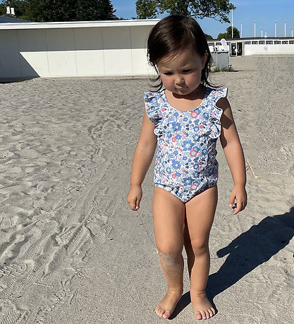 Petit Crabe Swimsuit - Swim - UV50+ - Betsy w. Flowers Petit Crabe Swimsuit - Swim - UV50+ - Betsy w. Flowers