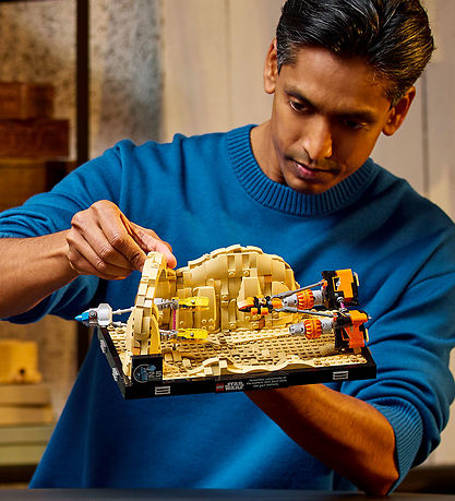 LEGO® Star Wars - Podrennen in Mos Espa ? Diorama - 75380 - 718  LEGO® Star Wars - Podrennen in Mos Espa ? Diorama - 75380 - 718