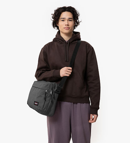 Eastpak 숄더백 - 크로서 - 16L - 블랙 데님