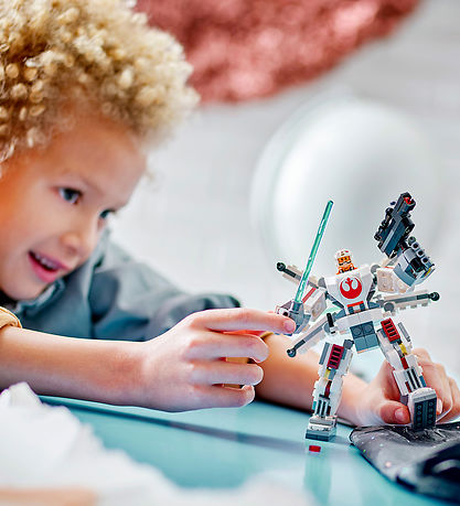 LEGO® Star Wars - Luke Skywalker X-Wing Mech - 75390 - 195 Parts