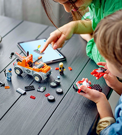 LEGO® City - Tow Truck and Sports Car Repair - 60435 - 101 De