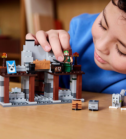LEGO® Minecraft - The Wolf Stronghold 21261 - 312 Parts LEGO® Minecraft - The Wolf Stronghold 21261 - 312 Parts