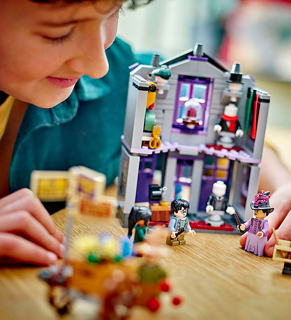 LEGO® Harry Potter - Ollivanders & Madam Malkins Anzüge 76439 -