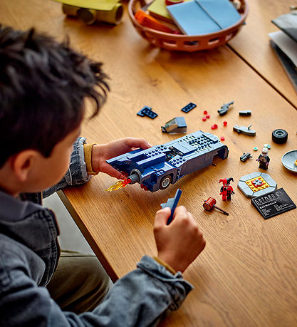 LEGO® Batman - Batman And Batmobile Against Harley Quinn And Mr.