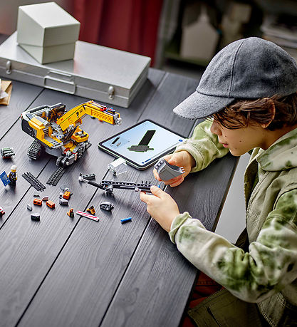 LEGO® City - Yellow Construction Excavator 60420 - 633 Parts LEGO® City - Yellow Construction Excavator 60420 - 633 Parts