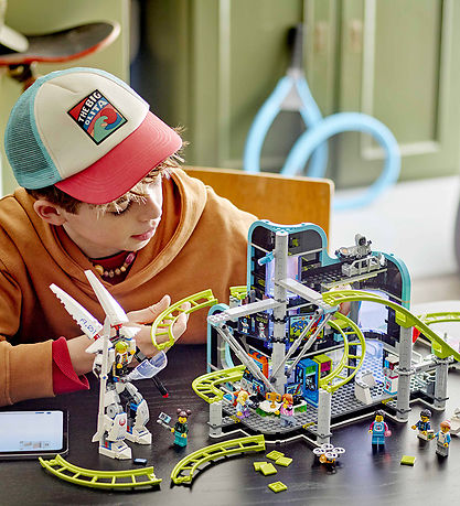 LEGO® City - Robot World Roller-Coaster Park 60421 - 968 Parts LEGO® City - Robot World Roller-Coaster Park 60421 - 968 Parts