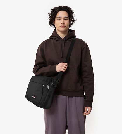 Eastpak Axelväska - Crosser - 16L - Svart