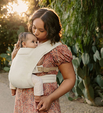 Ergobaby Baby Carrier - Embrace - Soft & Snug Knit - Cream Ergobaby Baby Carrier - Embrace - Soft & Snug Knit - Cream