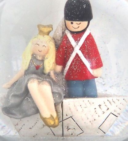 Kids by Friis Schneekugel - Dm: 11 cm - Den Standhaftige Tinsold Kids by Friis Schneekugel - Dm: 11 cm - Den Standhaftige Tinsold