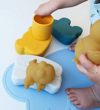 We Might Be Tiny Snackbox - Bear - Silicone - Yellow We Might Be Tiny Snackbox - Bear - Silicone - Yellow