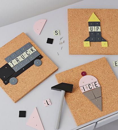 Design Letters Hammer Artist - Spaceship Design Letters Hammer Artist - Spaceship